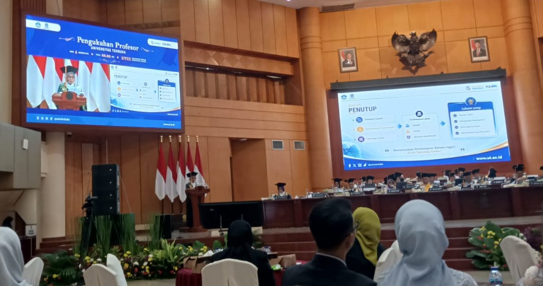 Siapa Bilang Anak Betawi Cuma Sembahyang mengaji? Dua Guru Besar UT Melesat ke Pentas Dunia!
