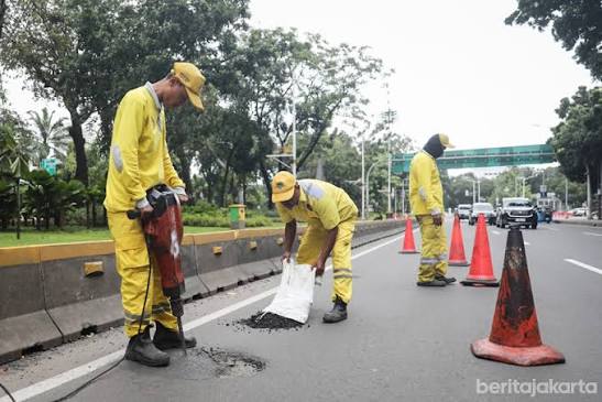 Warga Laporkan Jalan Rusak yang Mengganggu Aktivitas Harian